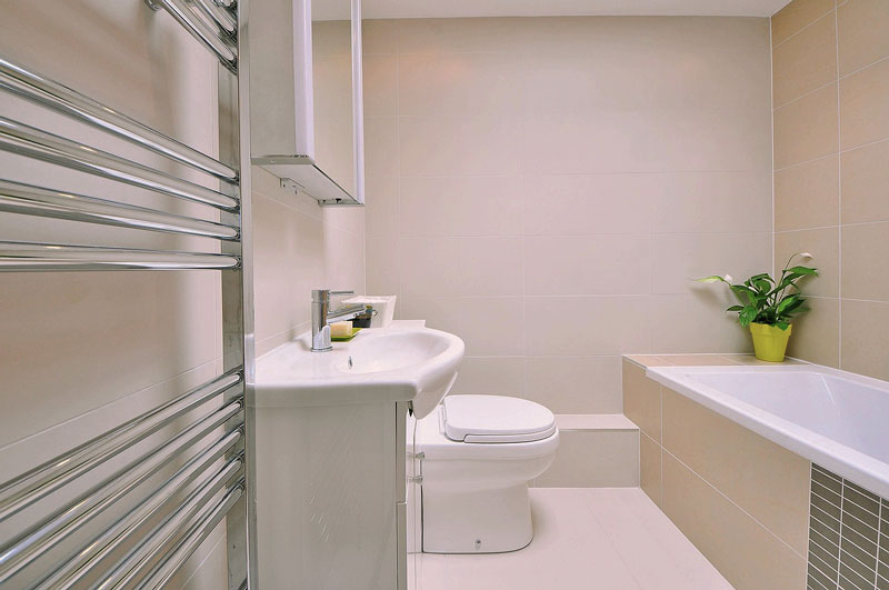 Установка полотенцесушителя в ванной